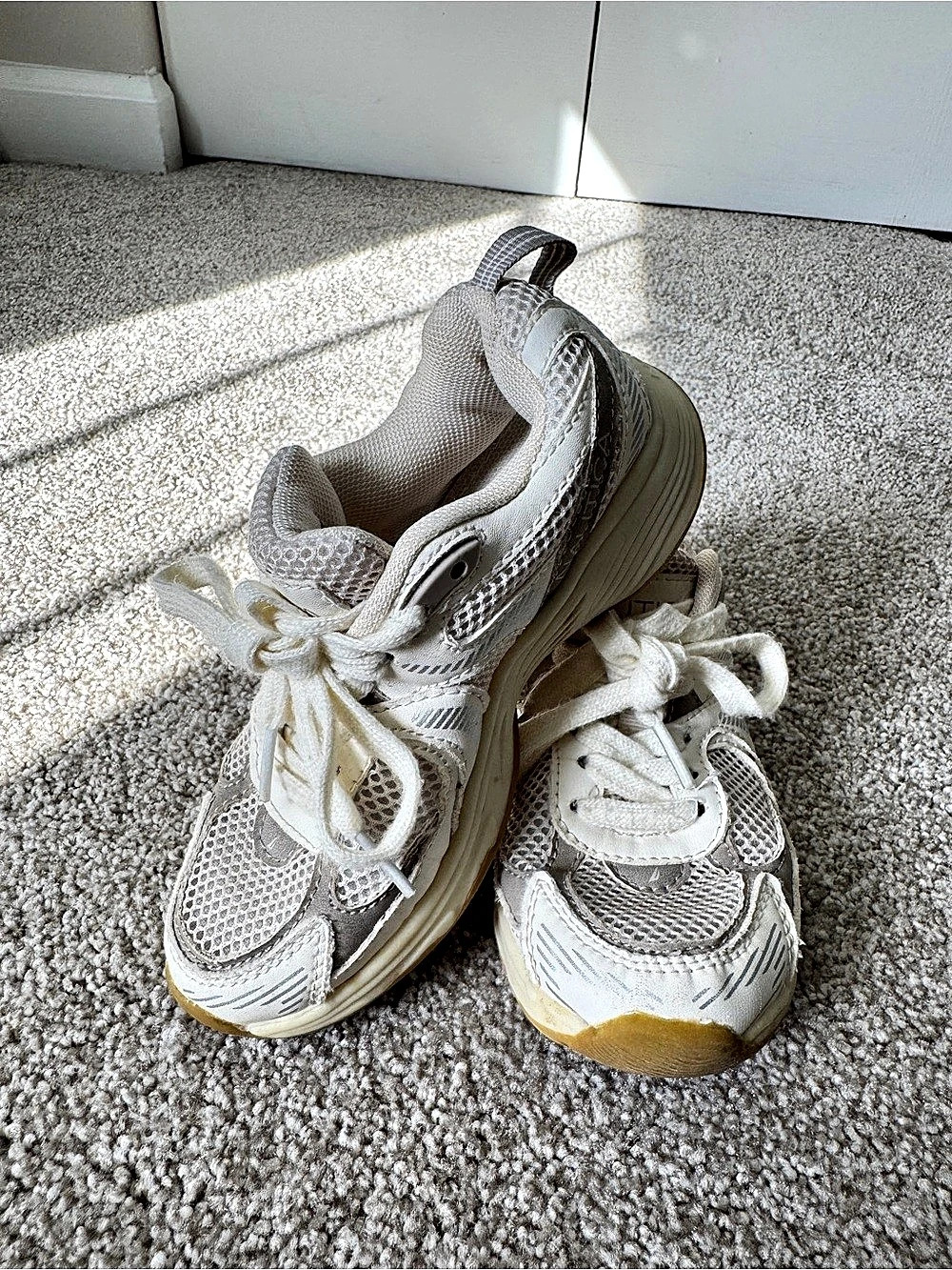 Nautica Boys Sneakers US 11 Beige & Gray